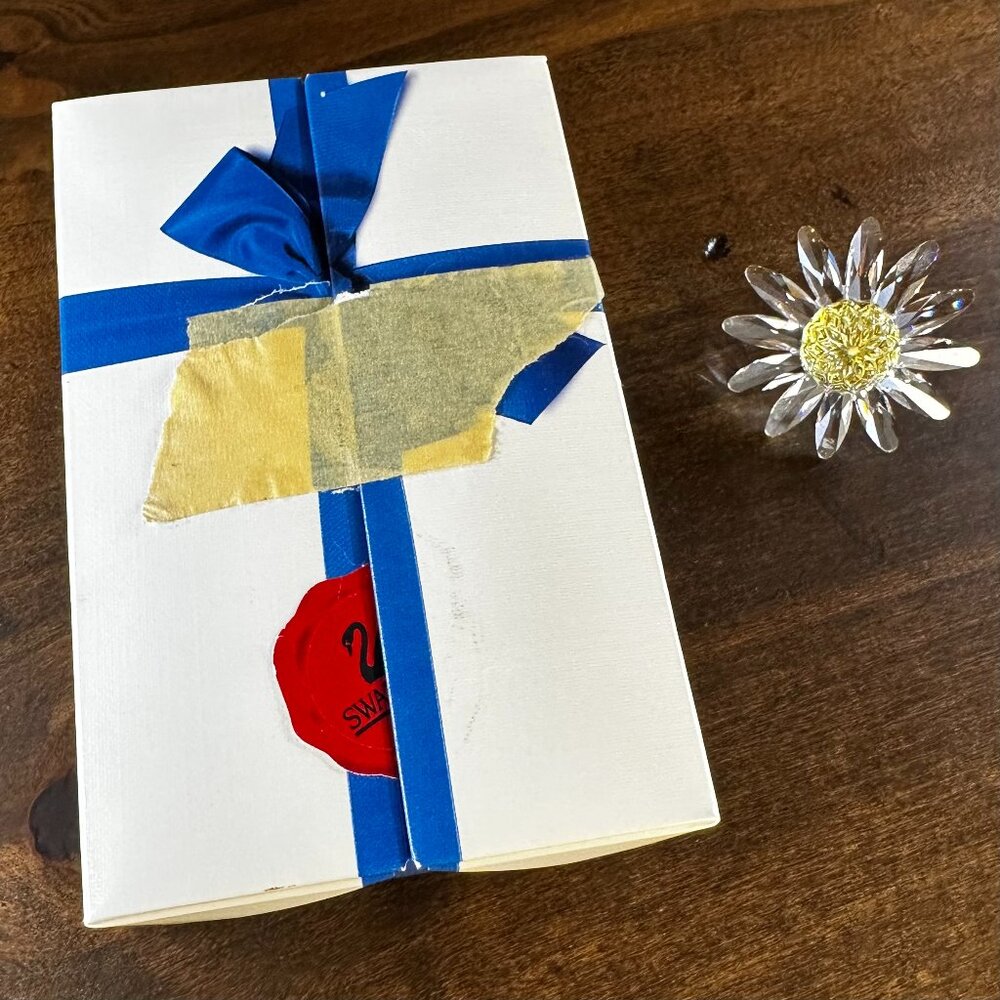RETIRED Swarovski 1999 Society Member Renewal Gift - Yellow Daisy/Marguerite - Picture 4 of 4